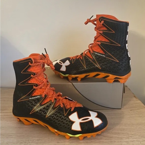 🔥Under Armour Highlight Clutch fit MC Football Black/Orange